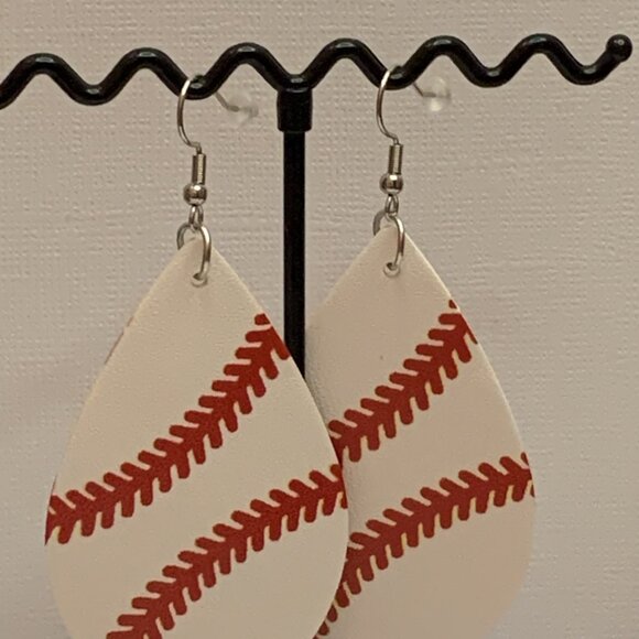 Baseball Earring, MLB Earring, Sports Earring, Athletic Earring, Gift Idea, Ball - Picture 5 of 5